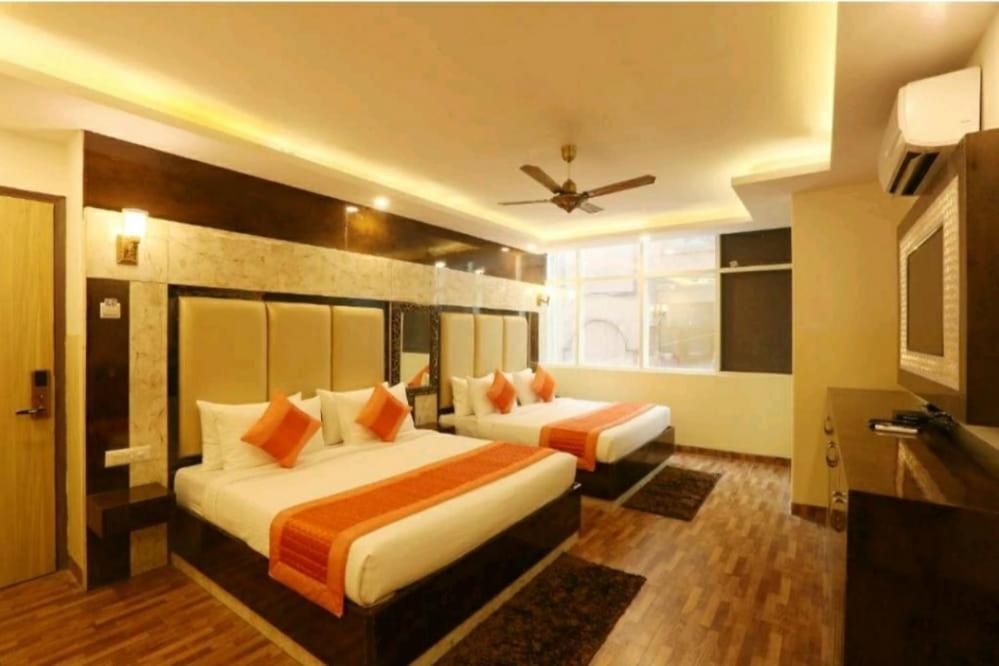 Hotel Plazzo 新德里 外观 照片